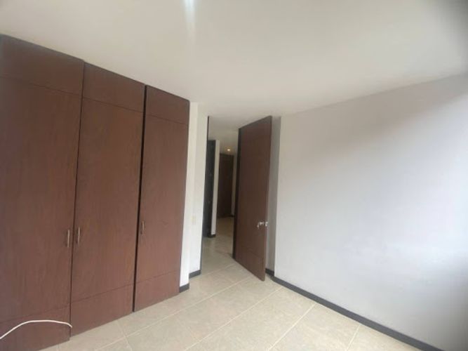 Apartamento de 3 alcobas en arriendo en Castropol, Medellín, 74 m² · foto 9 de 24