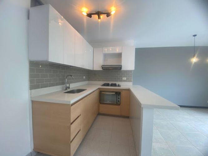 Apartamento de 3 alcobas en arriendo en Castropol, Medellín, 74 m² · foto 11 de 24