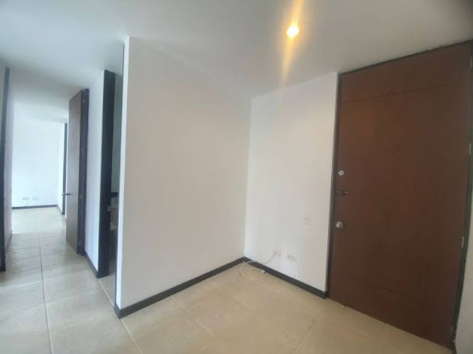 Apartamento de 3 alcobas en arriendo en Castropol, Medellín, 74 m² · foto 12 de 24