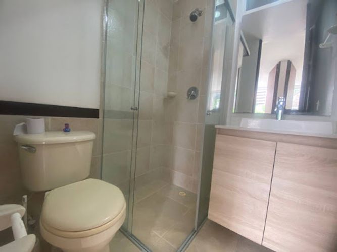 Apartamento de 3 alcobas en arriendo en Castropol, Medellín, 74 m² · foto 13 de 24