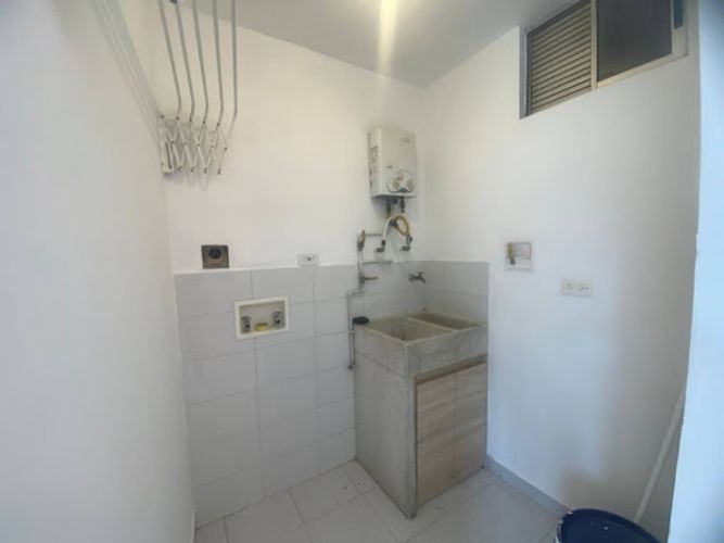 Apartamento de 3 alcobas en arriendo en Castropol, Medellín, 74 m² · foto 16 de 24