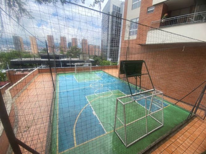 Apartamento de 3 alcobas en arriendo en Castropol, Medellín, 74 m² · foto 19 de 24
