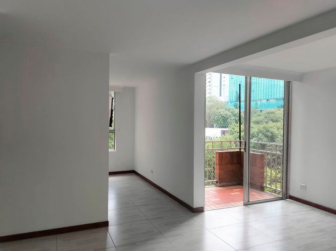 Apartamento de 2 alcobas en arriendo en El Poblado, Medellín, 71 m² · foto 2 de 14