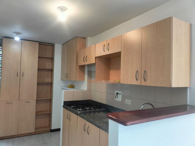 Apartamento de 2 alcobas en arriendo en El Poblado, Medellín, 71 m² · foto 4 de 14