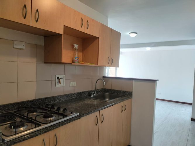 Apartamento de 2 alcobas en arriendo en El Poblado, Medellín, 71 m² · foto 3 de 14