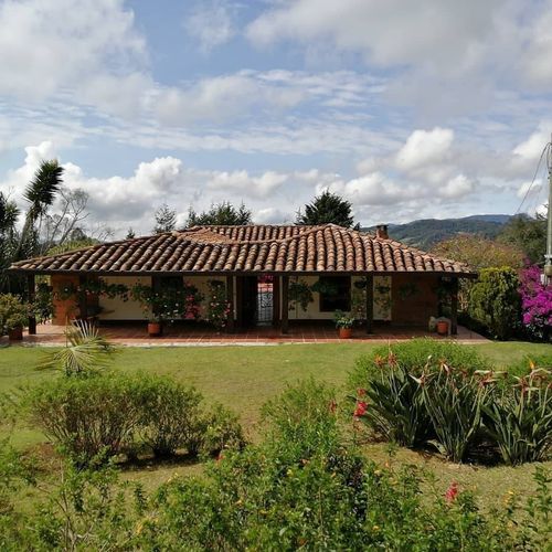 Casa de 3 alcobas en venta en Pantanillo, Envigado, 287 m² · foto 2 de 19