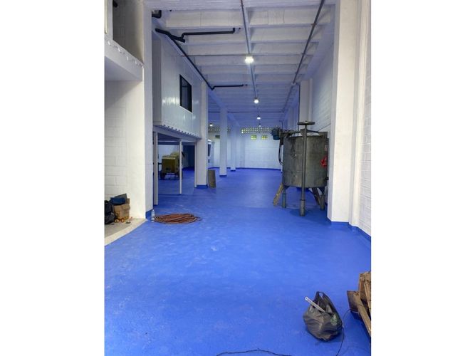 Bodega en arriendo en Cabecera San Antonio De Prado, Medellín, 320 m² · foto 2 de 13