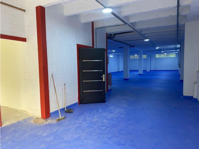 Bodega en arriendo en Cabecera San Antonio De Prado, Medellín, 320 m² · foto 3 de 23