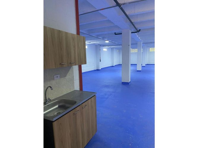 Bodega en arriendo en Cabecera San Antonio De Prado, Medellín, 320 m² · foto 6 de 23