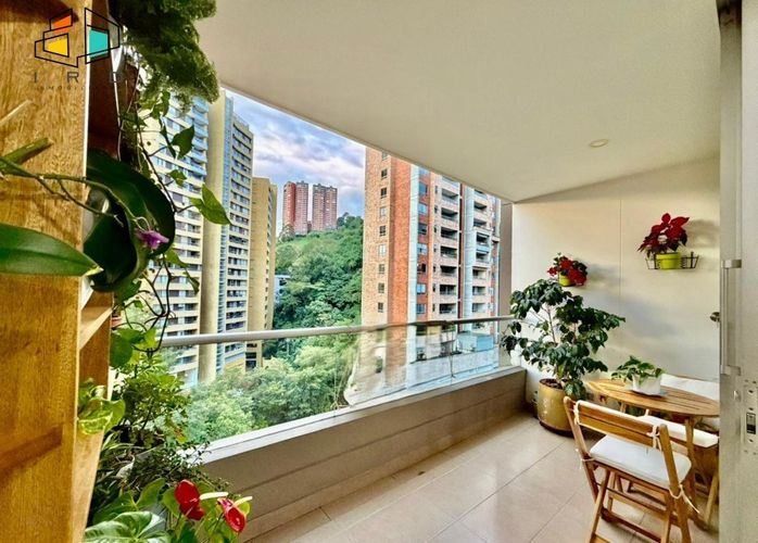 Apartamento de 4 alcobas en venta en Castropol, Medellín, 131 m² · foto 6 de 24