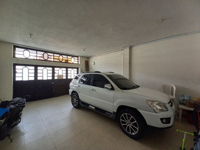 Casa de 9 alcobas en venta en Bretaña, Cali, 185 m² · foto 2 de 24