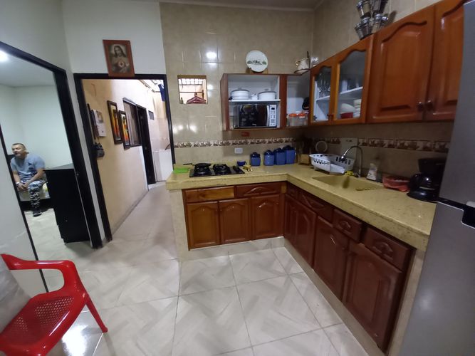 Casa de 9 alcobas en venta en Bretaña, Cali, 185 m² · foto 6 de 24
