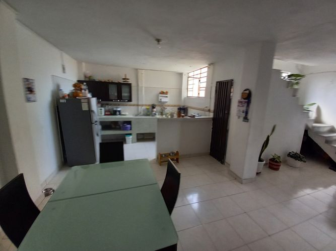 Casa de 9 alcobas en venta en Bretaña, Cali, 185 m² · foto 11 de 24