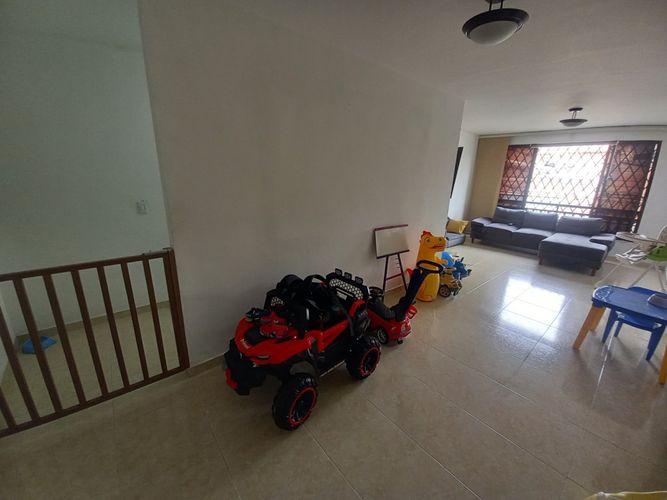 Casa de 9 alcobas en venta en Bretaña, Cali, 185 m² · foto 23 de 24