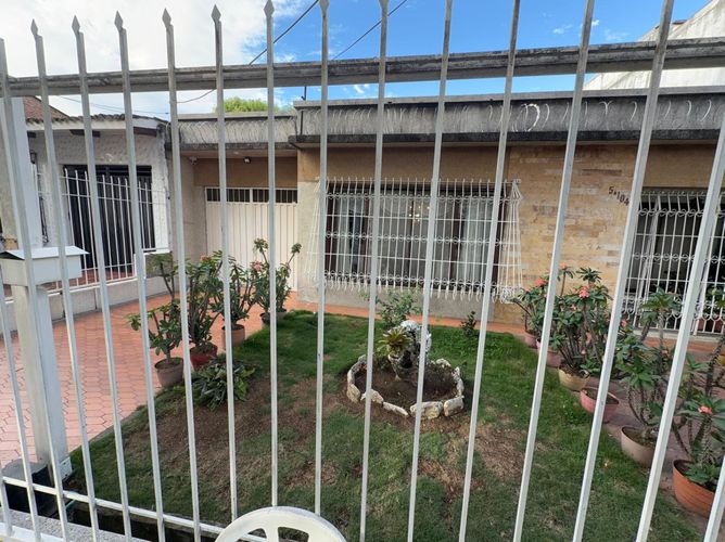 Casa de 4 alcobas en venta en La Flora, Cali, 280 m² · foto 2 de 18