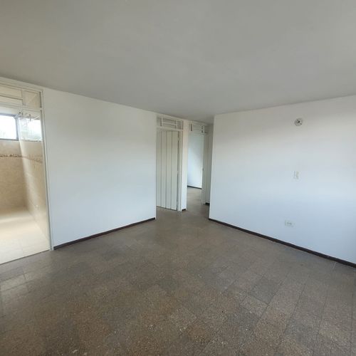 Apartamento en venta en Los Alcazares, Cali · foto 2 de 9
