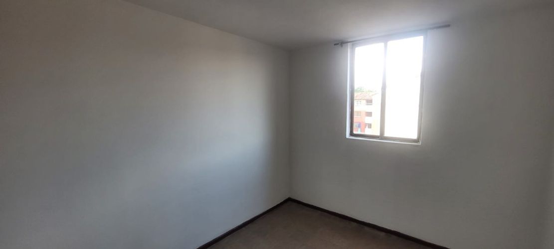 Apartamento en venta en Los Alcazares, Cali · foto 4 de 9