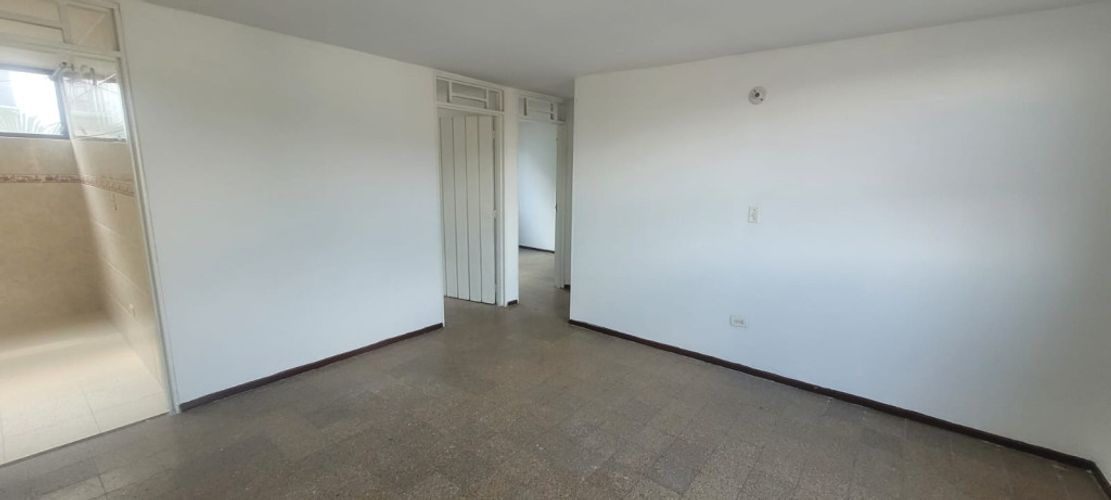 Apartamento en venta en Los Alcazares, Cali · foto 5 de 9