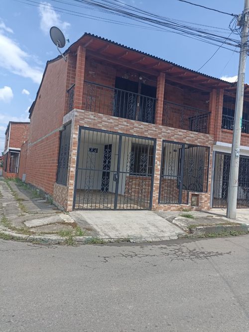 Casa de 5 alcobas en venta en Villagorgona, Candelaria, 198 m² · foto 2 de 24