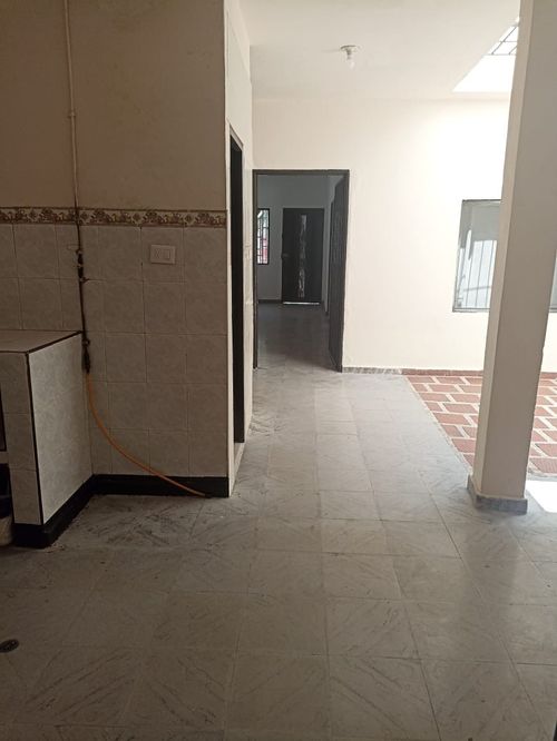 Casa de 9 alcobas en venta en Marroquin Iii, Cali, 210 m² · foto 2 de 15