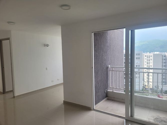 Apartamento de 2 alcobas en venta en Zona Industrial, Yumbo, 58 m² · foto 2 de 10