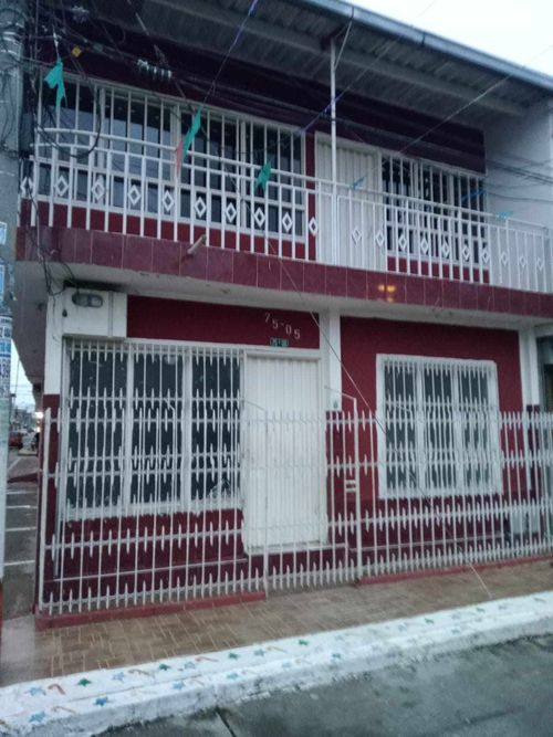 Casa de 6 alcobas en venta en Los Naranjos I, Cali, 240 m² · foto 2 de 24