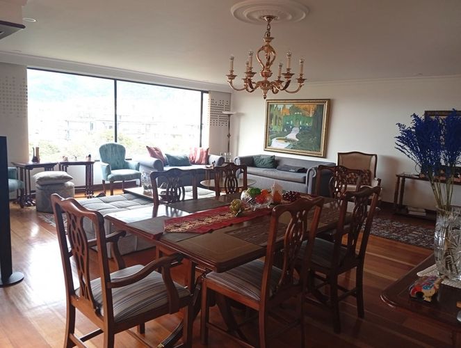 Apartamento de 3 alcobas en venta en Santa Paula, Bogotá, 226 m² · foto 2 de 12