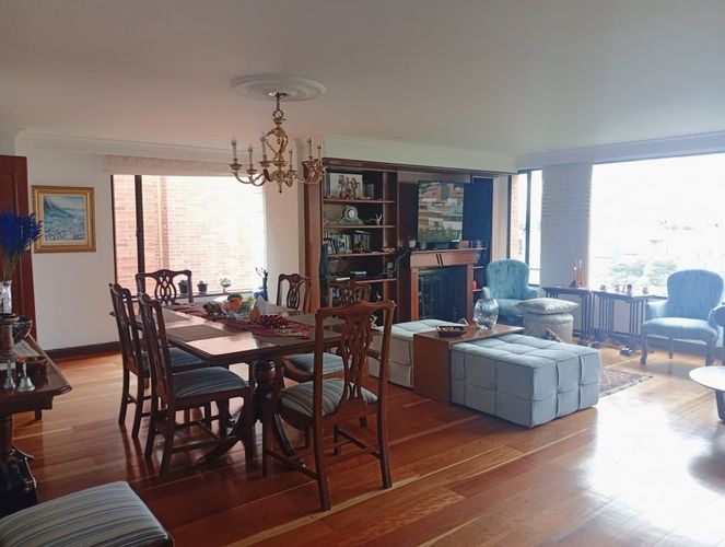 Apartamento de 3 alcobas en venta en Santa Paula, Bogotá, 226 m² · foto 4 de 12