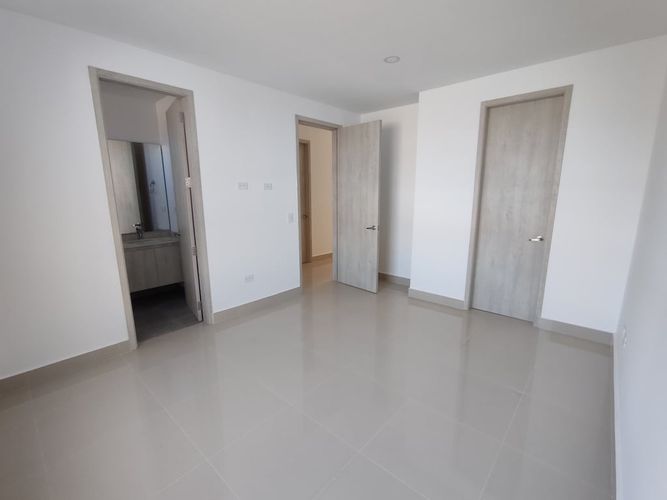 Apartamento de 3 alcobas en venta en El Prado, Soacha, 133 m² · foto 2 de 12