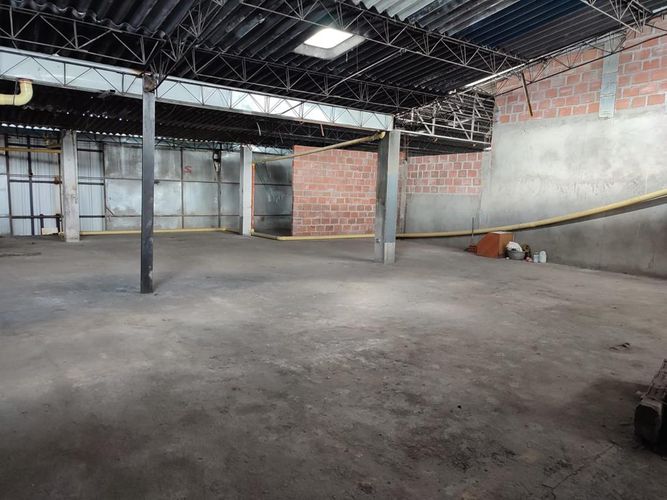 Bodega en arriendo en La Nueva Base, Cali, 450 m² · foto 2 de 9