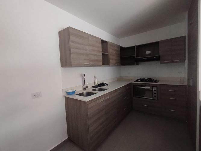 Apartamento de 3 alcobas en arriendo en Loma Del Escobero, Envigado, 101 m² · foto 2 de 17