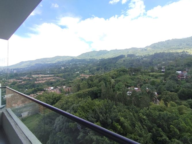 Apartamento de 3 alcobas en arriendo en Loma Del Escobero, Envigado, 101 m² · foto 3 de 17