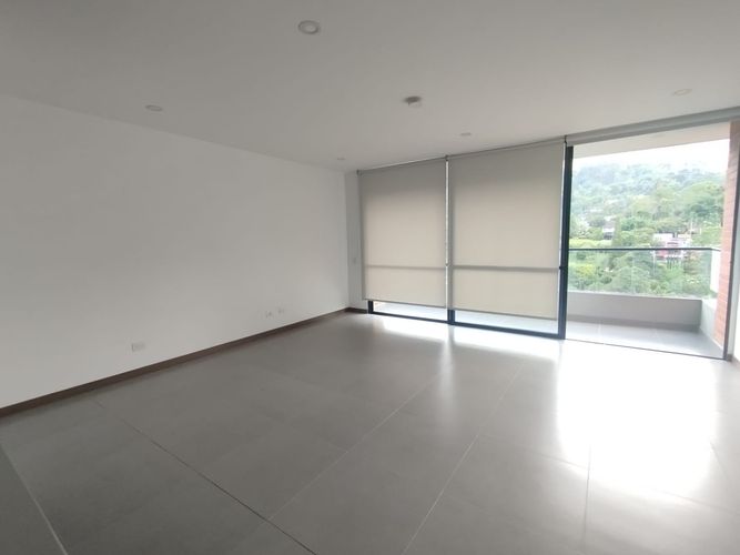 Apartamento de 3 alcobas en arriendo en Loma Del Escobero, Envigado, 101 m² · foto 4 de 17