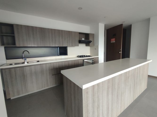 Apartamento de 3 alcobas en arriendo en Loma Del Escobero, Envigado, 135 m² · foto 2 de 19