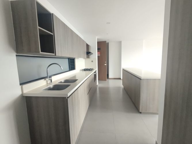 Apartamento de 3 alcobas en arriendo en Loma Del Escobero, Envigado, 135 m² · foto 4 de 19