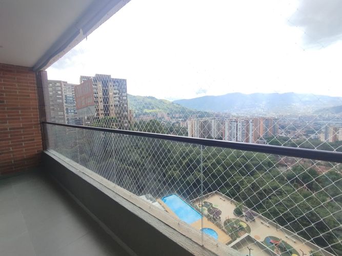 Apartamento de 3 alcobas en arriendo en Loma Del Escobero, Envigado, 135 m² · foto 8 de 19