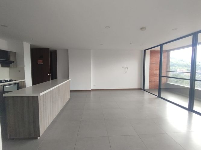 Apartamento de 3 alcobas en arriendo en Loma Del Escobero, Envigado, 135 m² · foto 9 de 19