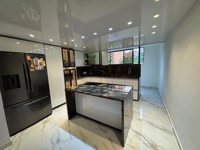 Apartamento de 2 alcobas en arriendo en El Poblado, Medellín, 101 m² · foto 4 de 20