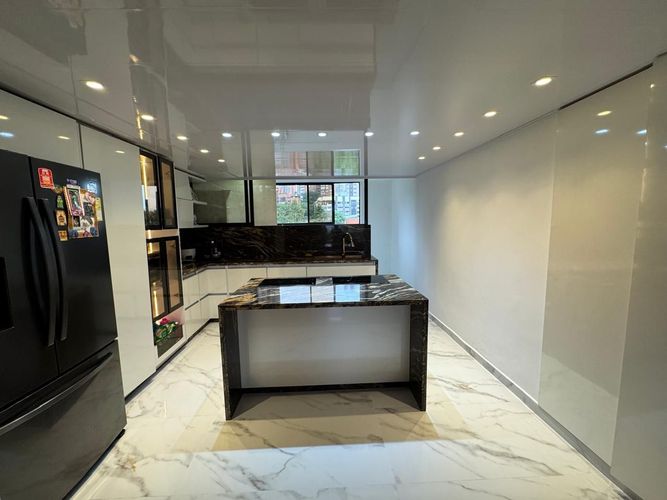Apartamento de 2 alcobas en arriendo en El Poblado, Medellín, 101 m² · foto 5 de 20