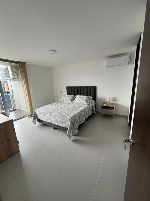 Apartamento de 2 alcobas en arriendo en Oviedo, Medellín, 85 m² · foto 4 de 8
