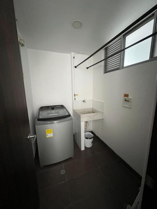 Apartamento de 2 alcobas en arriendo en Oviedo, Medellín, 85 m² · foto 5 de 8