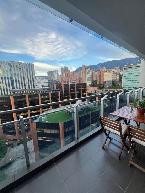 Apartamento de 2 alcobas en arriendo en Oviedo, Medellín, 85 m² · foto 7 de 8