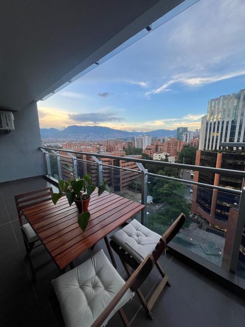 Apartamento de 2 alcobas en arriendo en Oviedo, Medellín, 85 m² · foto 6 de 8
