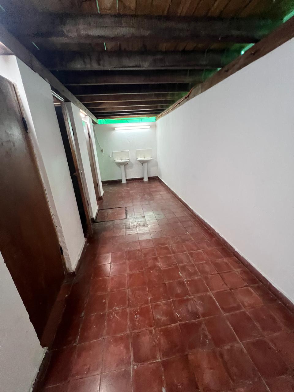 En Alquiler Depósito de 530 m2 en Asunción - Zona Mercado de Abasto A484 — foto 2