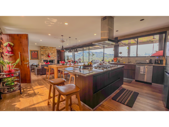 Casa de 5 alcobas en venta en Guamito, La Ceja, 484 m² · foto 3 de 21