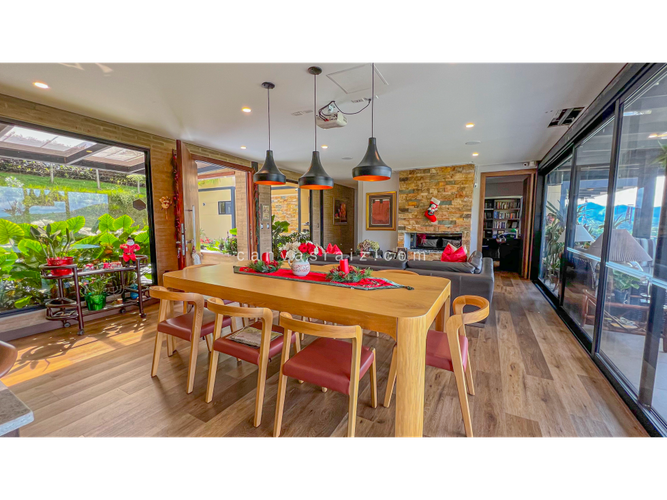 Casa de 5 alcobas en venta en Guamito, La Ceja, 484 m² · foto 4 de 21