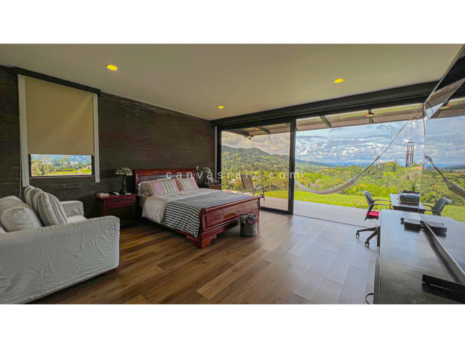 Casa de 5 alcobas en venta en Guamito, La Ceja, 484 m² · foto 9 de 21