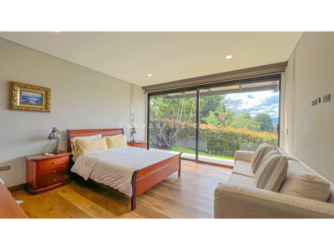 Casa de 5 alcobas en venta en Guamito, La Ceja, 484 m² · foto 10 de 21