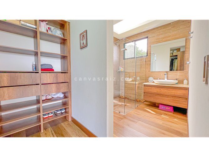Casa de 5 alcobas en venta en Guamito, La Ceja, 484 m² · foto 11 de 21