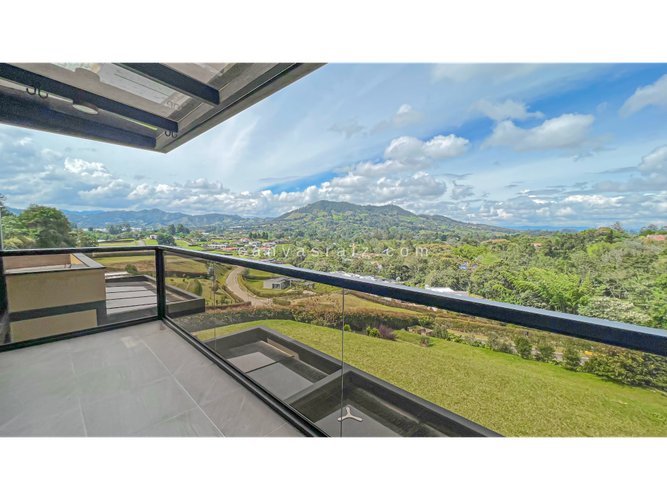 Casa de 5 alcobas en venta en Guamito, La Ceja, 484 m² · foto 16 de 21